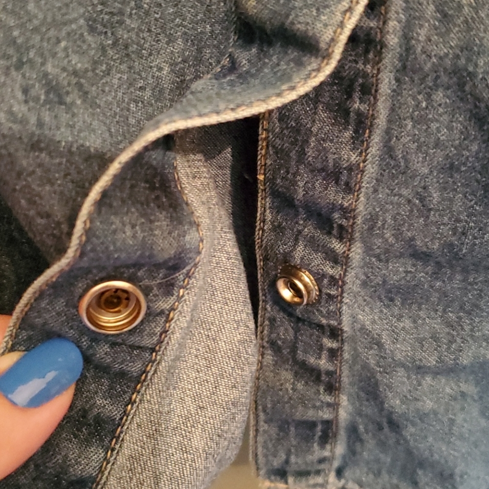 NEW DISTRESSED Denim snap button down sz L - MATERNITY - PERFECT PLUS SIZE BLOUS - Picture 3 of 4
